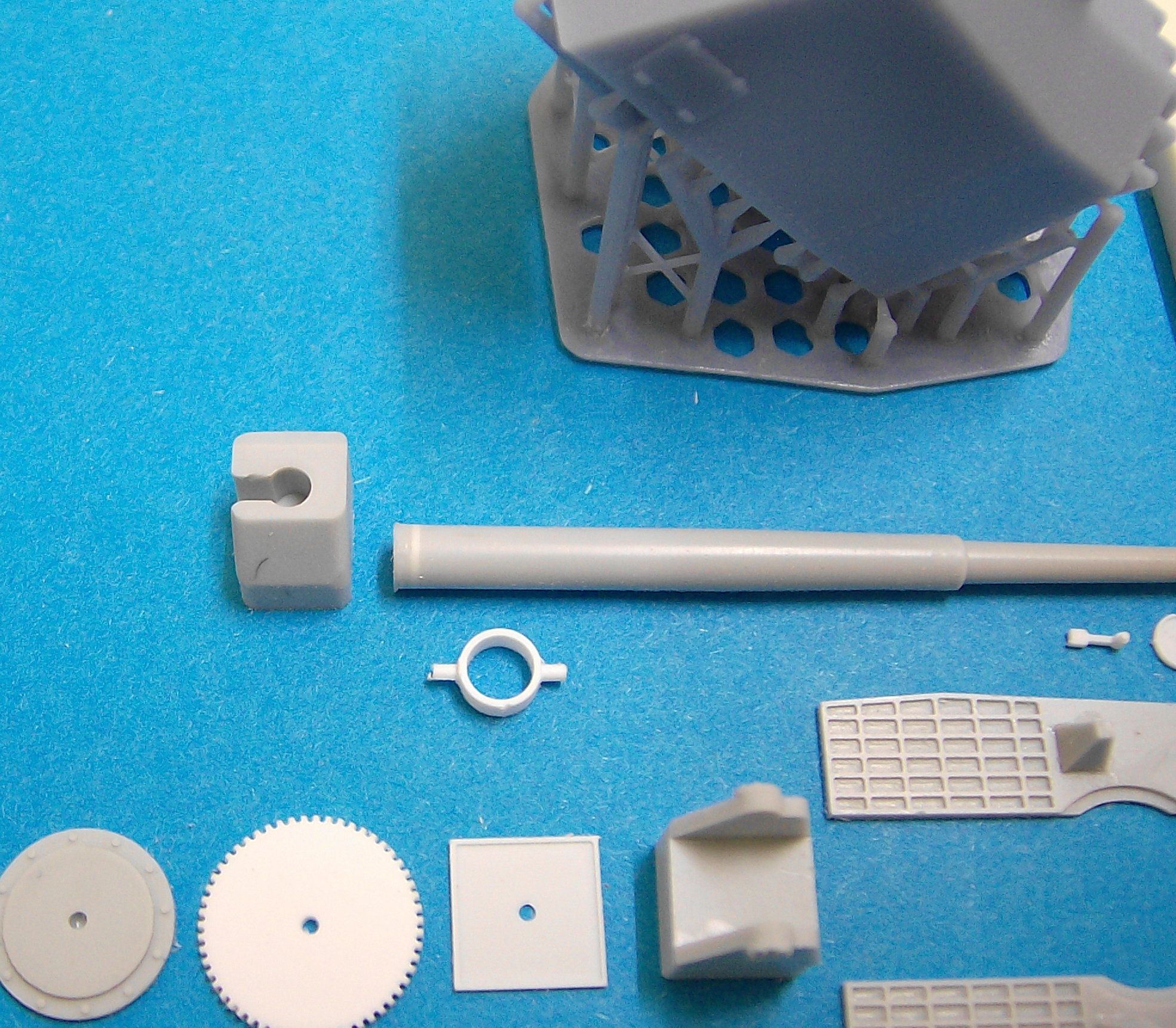 Artikelbild 3 des Artikels “15-cm-Geschütz für Zerstörer M 1:100 “
