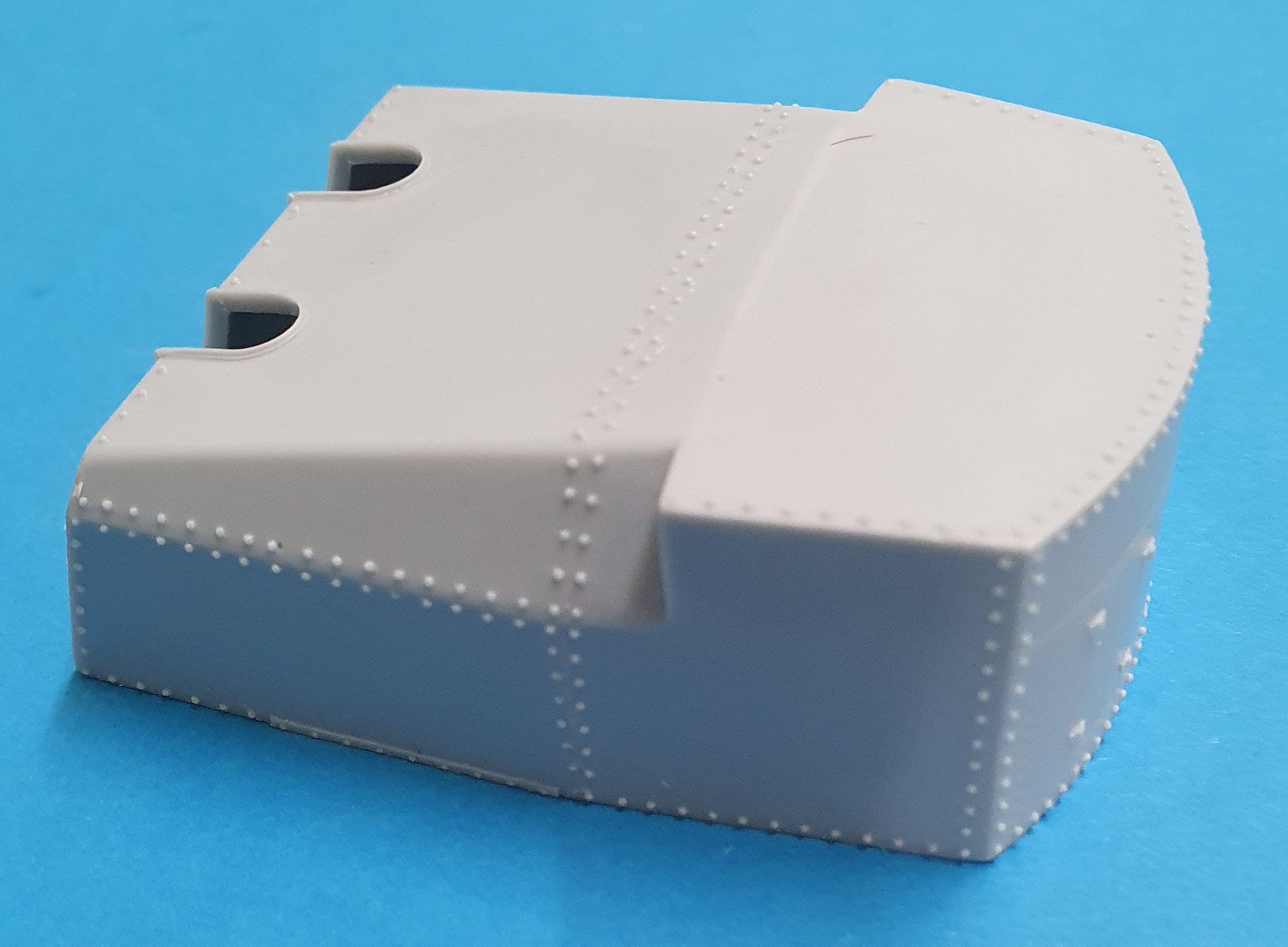 Artikelbild 4 des Artikels “Bausatz 15-cm-SK C/28 Zwillingsturm mi E-Messhauben M 1:100 “
